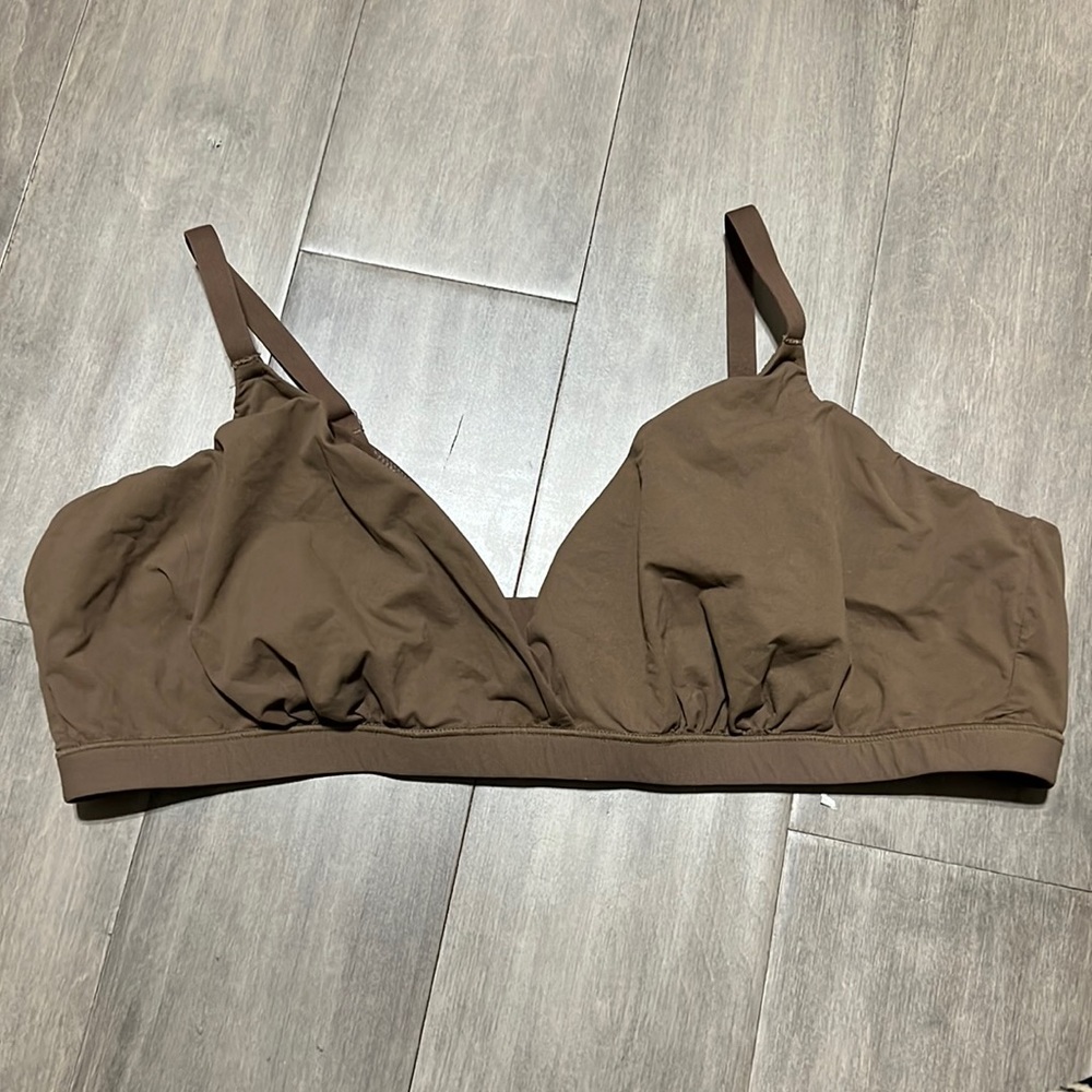 FITS EVERYBODY CROSSOVER BRALETTE Surplice Front Adds Fuller Coverage, 4x size